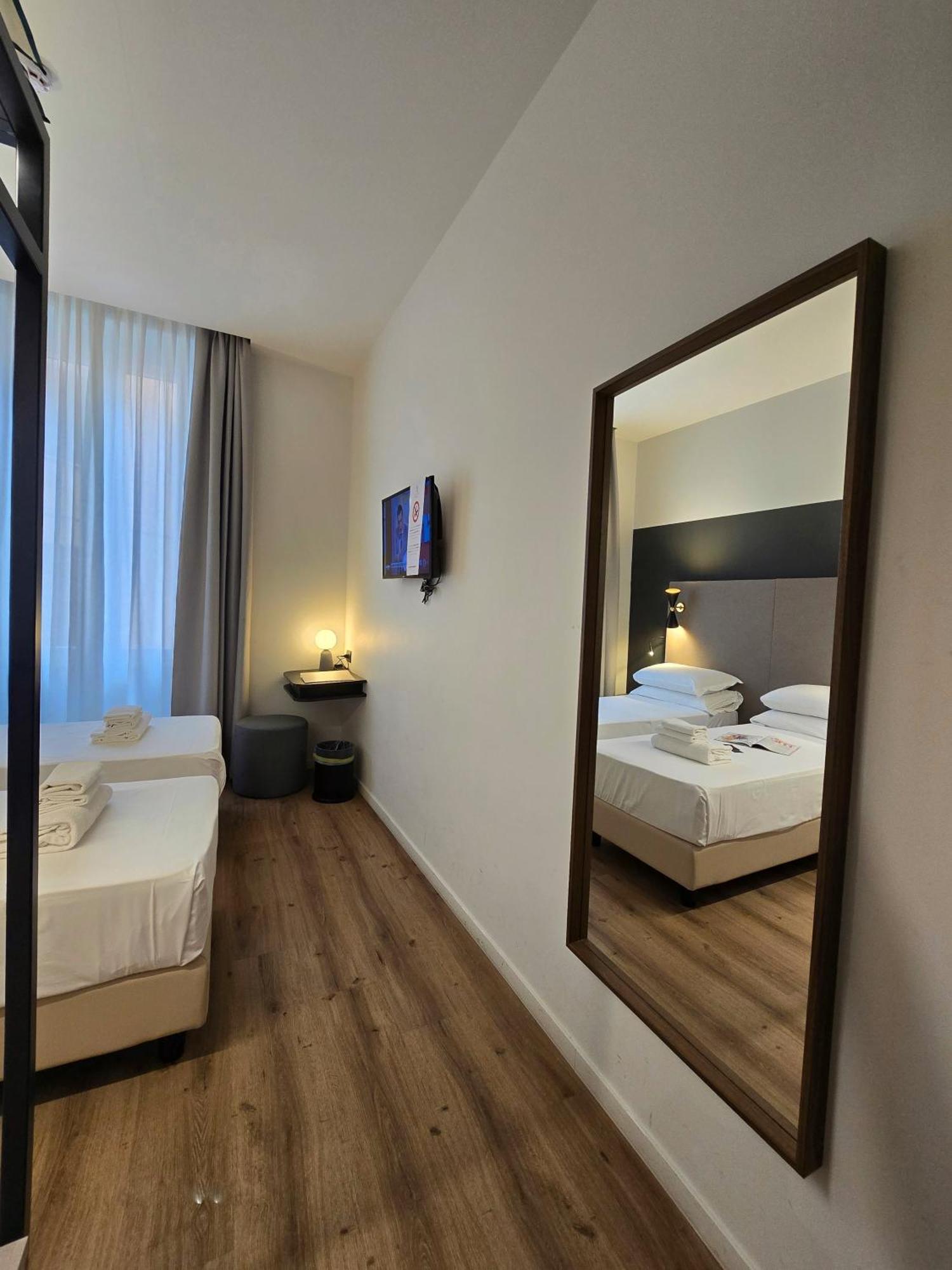 Hotel Porta Pia Roma Esterno foto